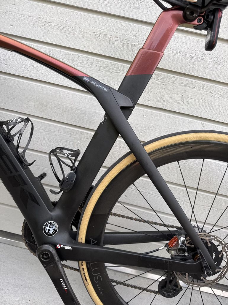 Used Trek Madone SRAM Red eTap 2019 Road & Gravel, Schwarz — image 12 of 13