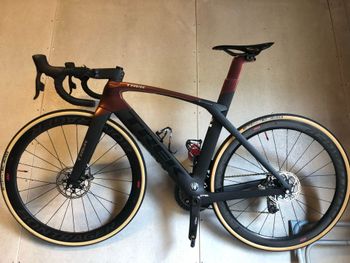 Used Trek Madone SRAM Red eTap 2019 Road & Gravel, Black — image 2 of 5