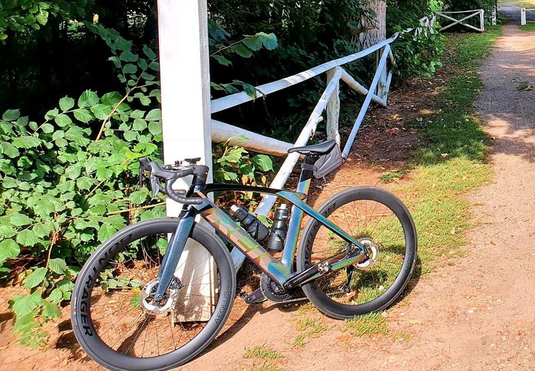 Used Trek TREK MADONE SLR 7 GEN 6 2022 Road & Gravel, Light Gray — image 1 of 20