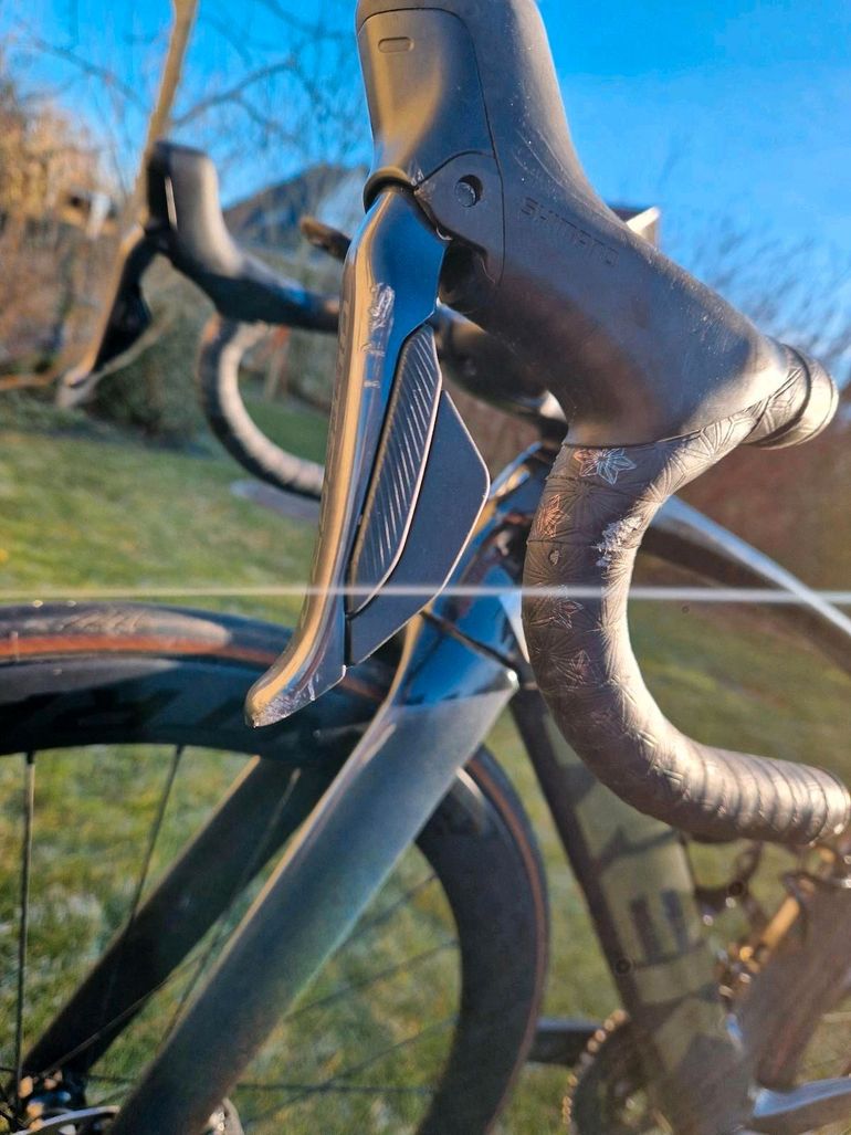 Used Trek TREK MADONE SLR 7 GEN 6 2022 Road & Gravel, Light Gray — image 10 of 20