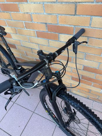 Used Trek Top Fuel 9.8 SL 2019 2019 Mountainbike, Black, 27.5 — image 5 of 14