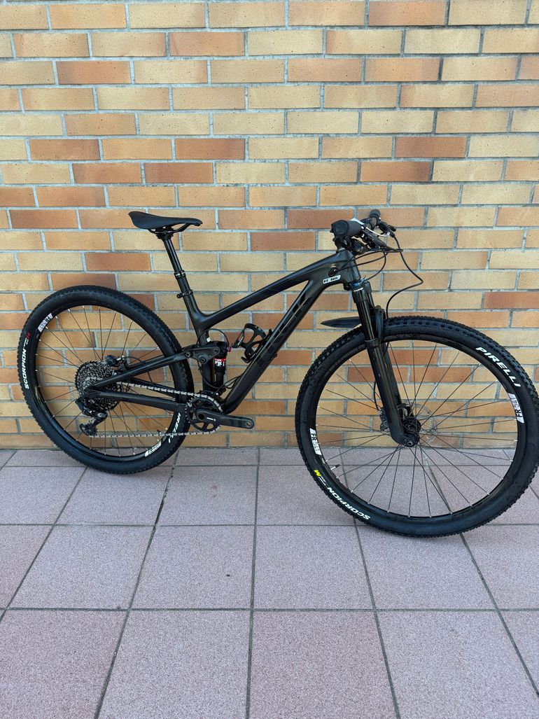 Used Trek Top Fuel 9.8 SL 2019 2019 Mountainbike, Black, 27.5 — image 1 of 14