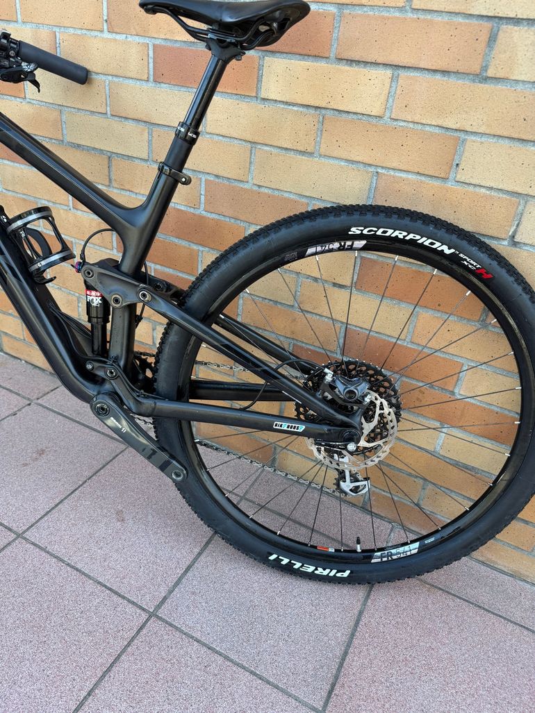 Used Trek Top Fuel 9.8 SL 2019 2019 Mountainbike, Black, 27.5 — image 11 of 14