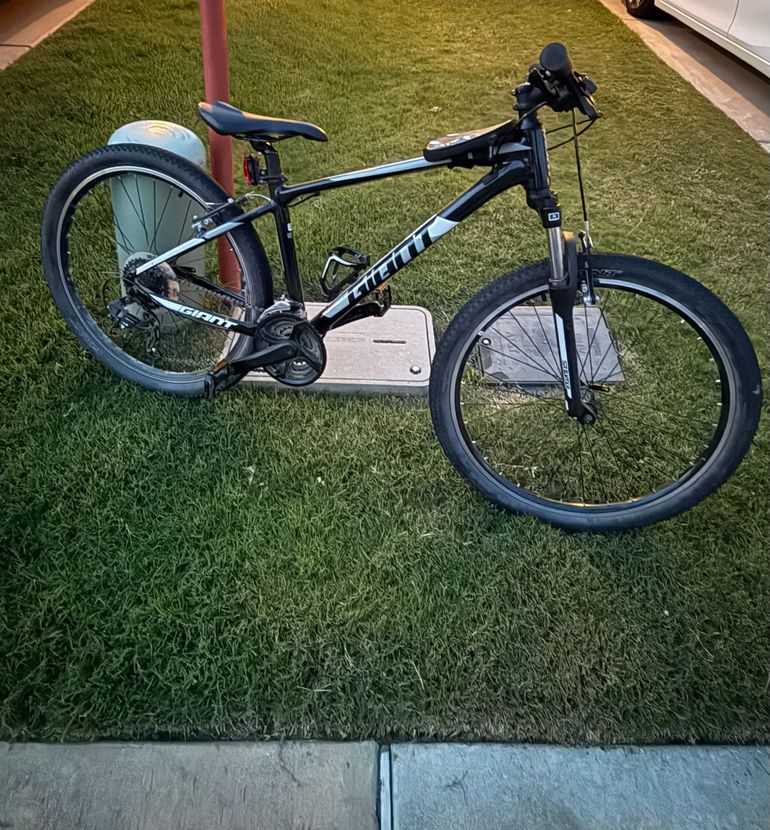 Used Giant Atx Shimano Dura Ace 2021 Mountainbike, Black — image 1 of 4