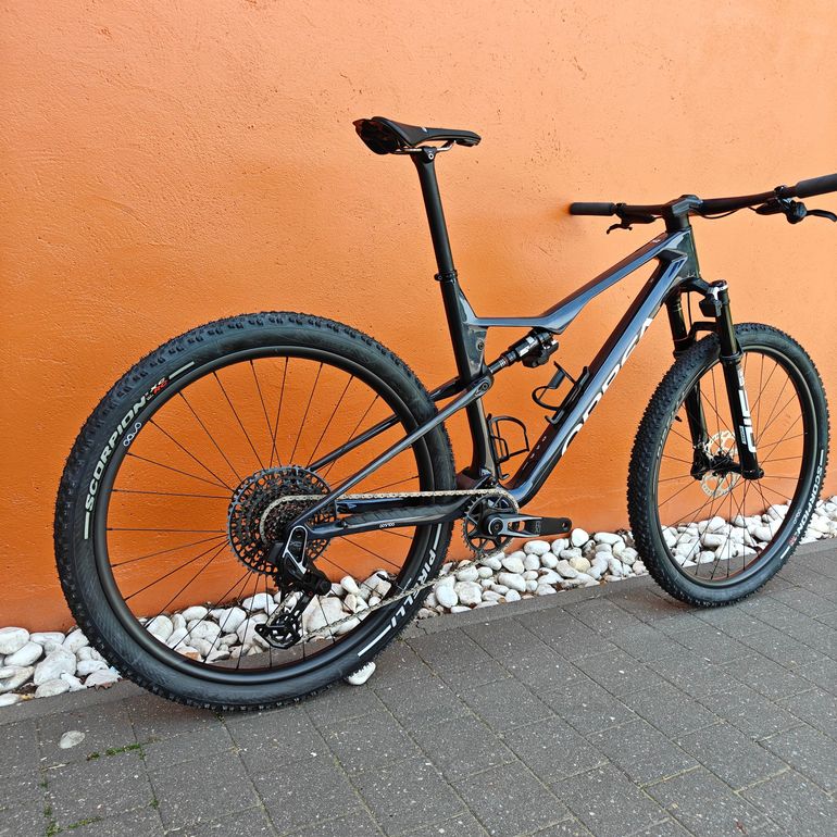 Used Orbea OIZ M-TEAM AXS 2025 2025 Mountainbike, Blue, 29 — image 1 of 17