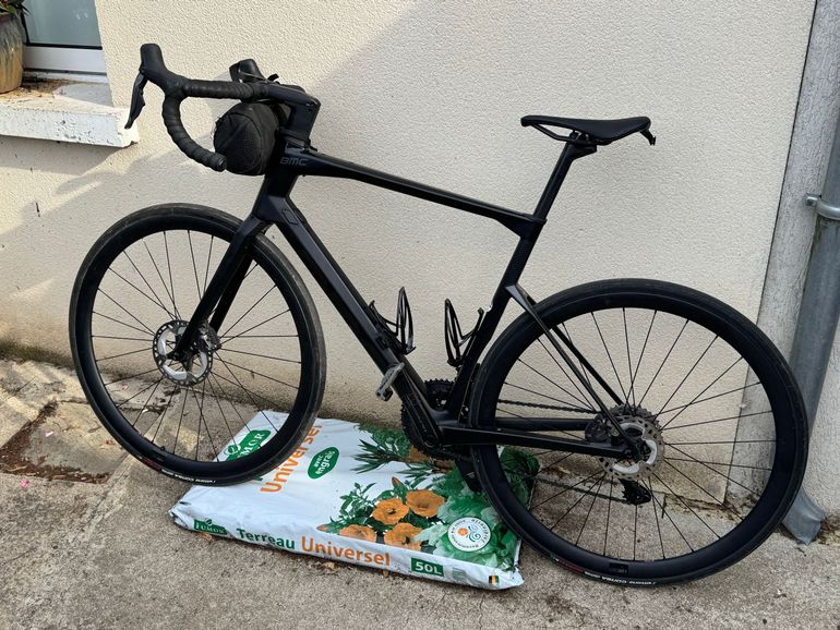 Used BMC Roadmachine 01 FIVE 2023 2023 Road & Gravel, Black — image 2 of 5