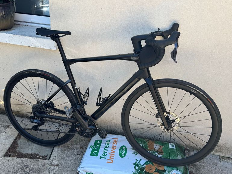 Used BMC Roadmachine 01 FIVE 2023 2023 Road & Gravel, Black — image 1 of 5