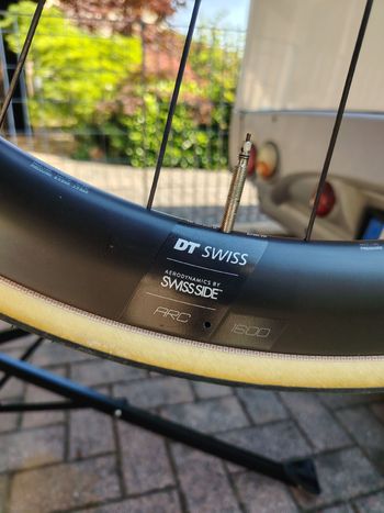 Used Canyon Aeroad CF SL 8 Disc 2023 2023 Road & Gravel, Red — image 7 of 10