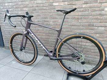 Used Giant Revolt Advanced 0 2023 2023 Road & Gravel, Purple — image 6 of 13