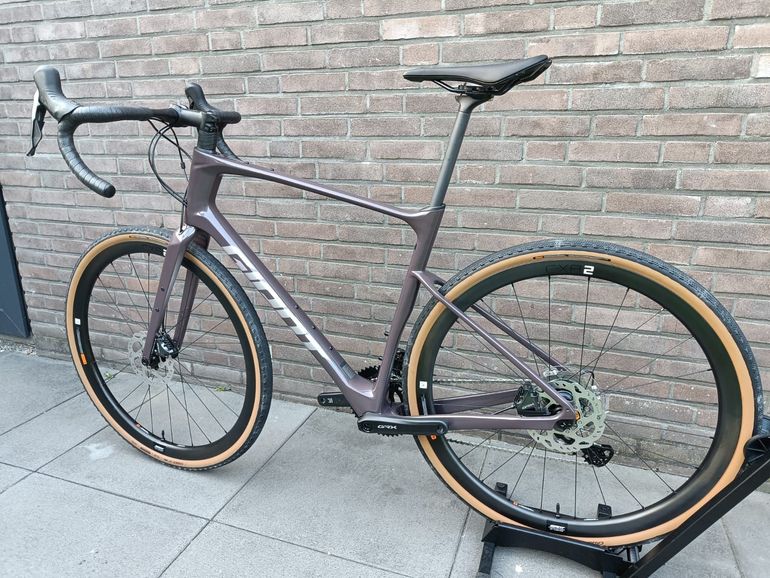 Used Giant Revolt Advanced 0 2023 2023 Road & Gravel, Purple — image 6 of 13