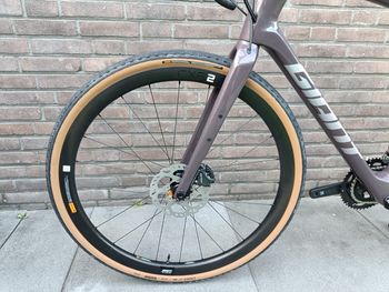 Used Giant Revolt Advanced 0 2023 2023 Road & Gravel, Purple — image 7 of 13