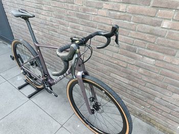 Used Giant Revolt Advanced 0 2023 2023 Road & Gravel, Purple — image 12 of 13