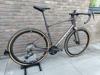 Used Giant Revolt Advanced 0 2023 2023 Road & Gravel, Purple — image 3 of 13