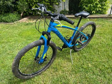 Montana Custom Shimano Tourney 2022 Mountainbike d'occasion — image 2 sur 7
