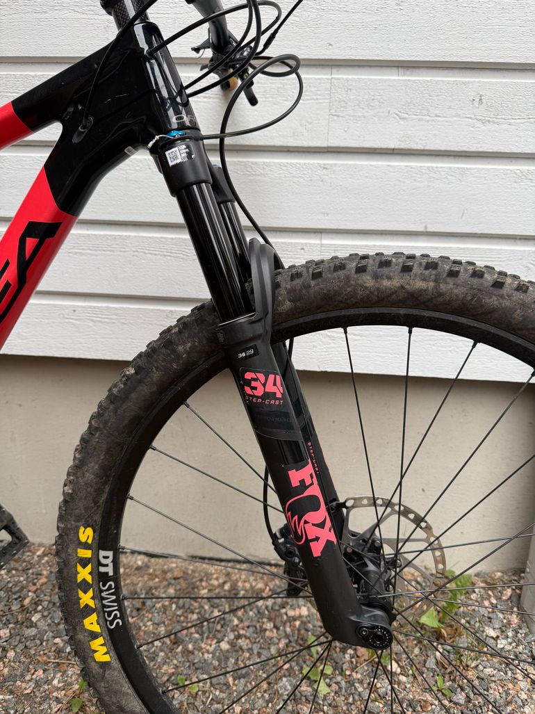 Used Orbea OIZ M20 TR 2022 2022 Mountainbike, Red, 29 — image 5 of 8
