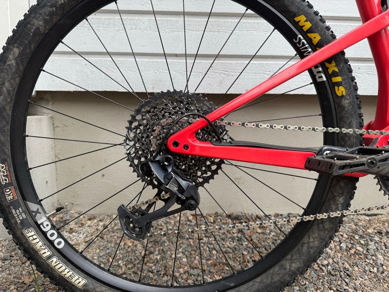 Used Orbea OIZ M20 TR 2022 2022 Mountainbike, Red, 29 — image 3 of 8
