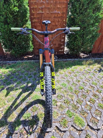 Used Propain Tyee Shimano Deore XT 2022 Mountainbike, Red — image 3 of 4