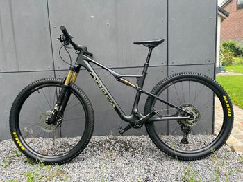 Used Orbea OIZ M10 2023 2023 Mountainbike, Black, 29 — image 2 of 10