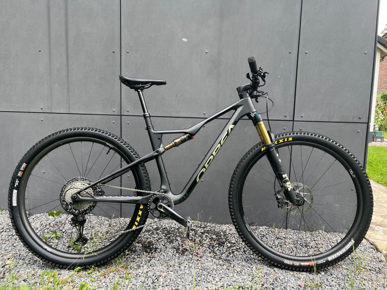 Used Orbea OIZ M10 2023 2023 Mountainbike, Black, 29 — image 1 of 10