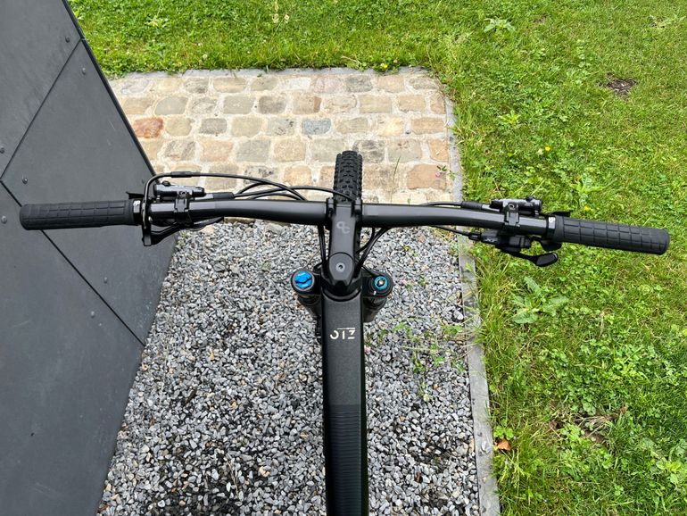 Used Orbea OIZ M10 2023 2023 Mountainbike, Black, 29 — image 9 of 10