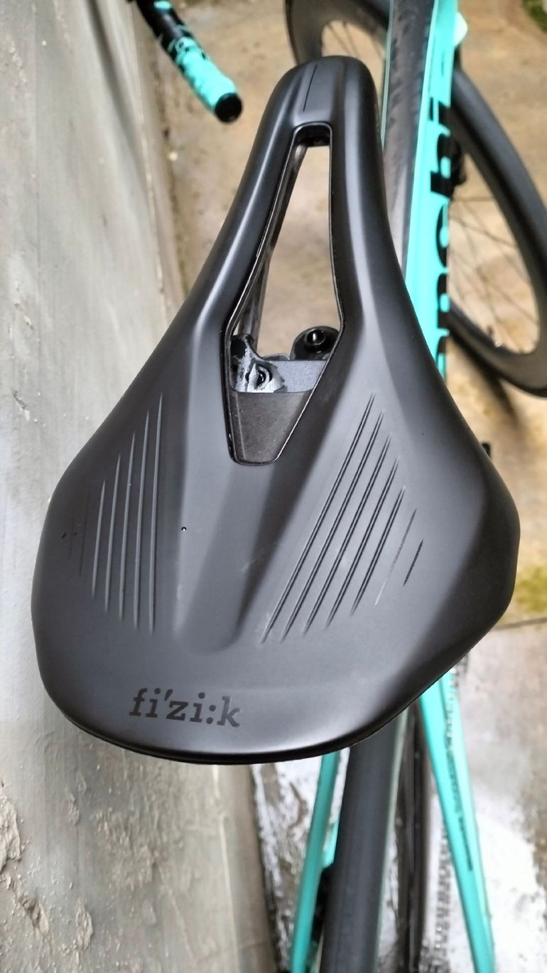 Used Bianchi Oltre XR4 Dura Ace Di2 2021 2021 Road & Gravel, Black — image 10 of 17