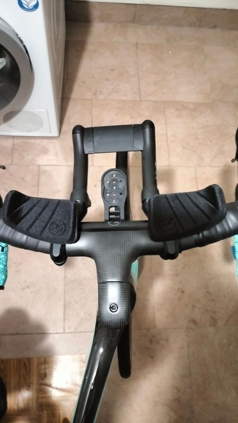 Used Bianchi Oltre XR4 Dura Ace Di2 2021 2021 Road & Gravel, Black — image 15 of 17