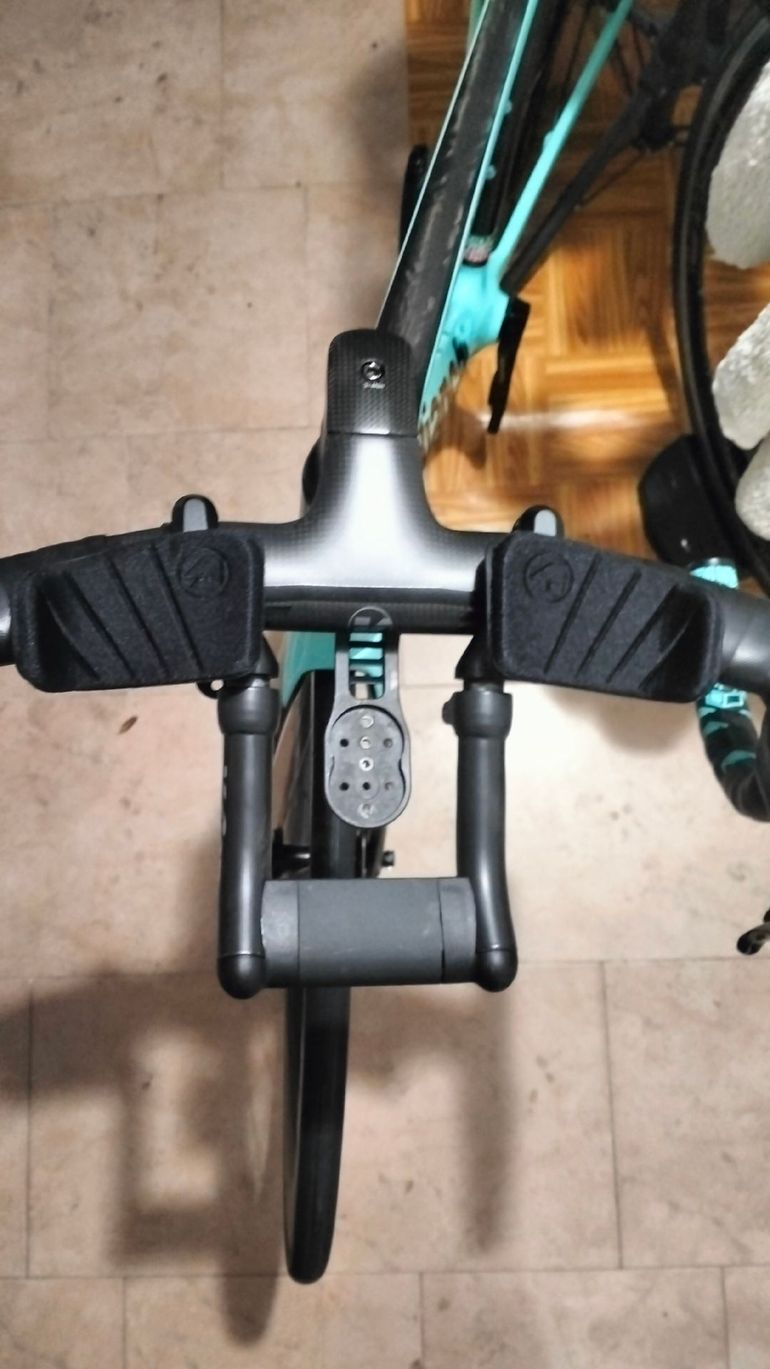 Used Bianchi Oltre XR4 Dura Ace Di2 2021 2021 Road & Gravel, Black — image 16 of 17