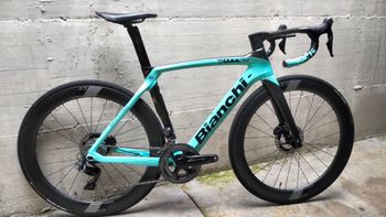 Used Bianchi Oltre XR4 Dura Ace Di2 2021 2021 Road & Gravel, Black — image 2 of 17