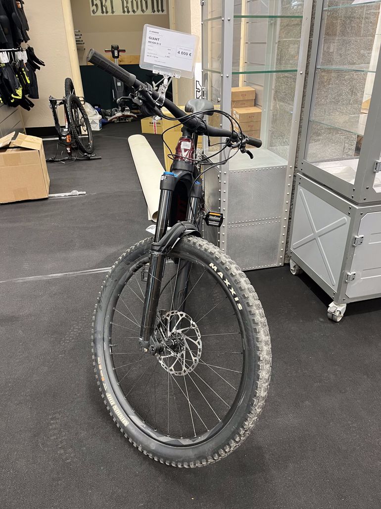 Used Giant Reign E+ 2 2024 2024 Mountainbike, Red, 29 — image 4 of 4