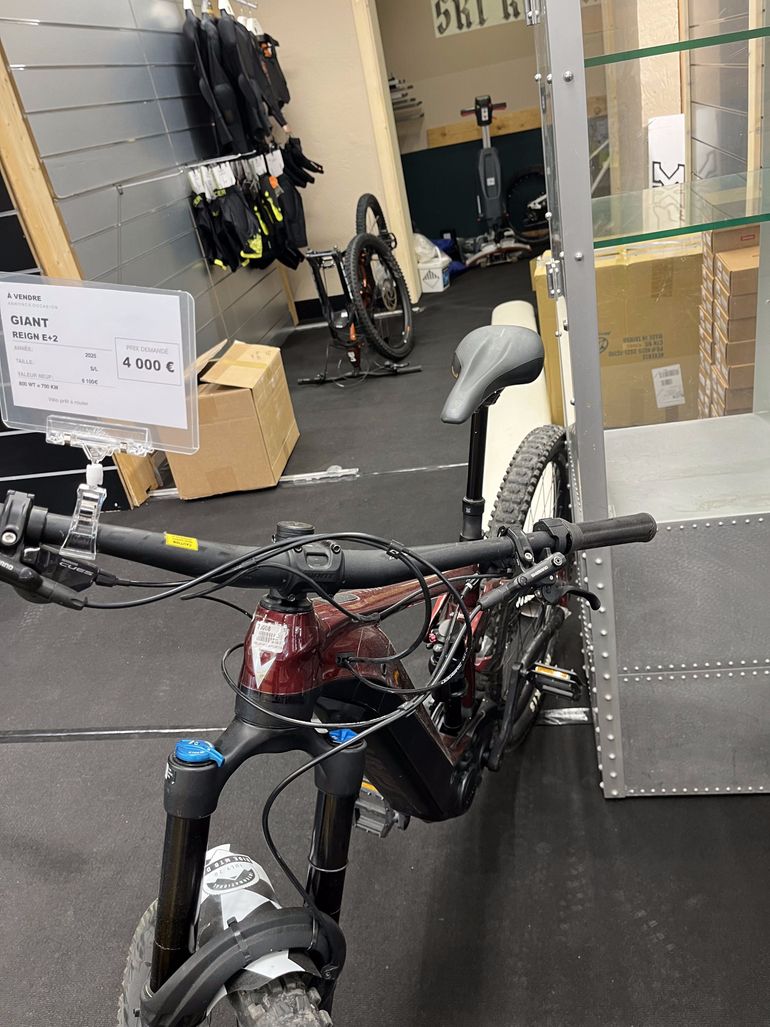 Used Giant Reign E+ 2 2024 2024 Mountainbike, Red, 29 — image 2 of 4
