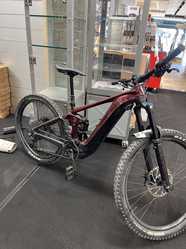 Used Giant Reign E+ 2 2024 2024 Mountainbike, Red, 29 — image 3 of 4