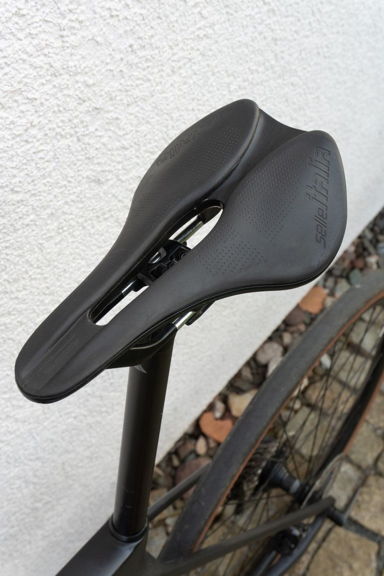 Used Canyon Endurace CF 7 Di2 2023 2023 Road & Gravel, Black — image 11 of 14