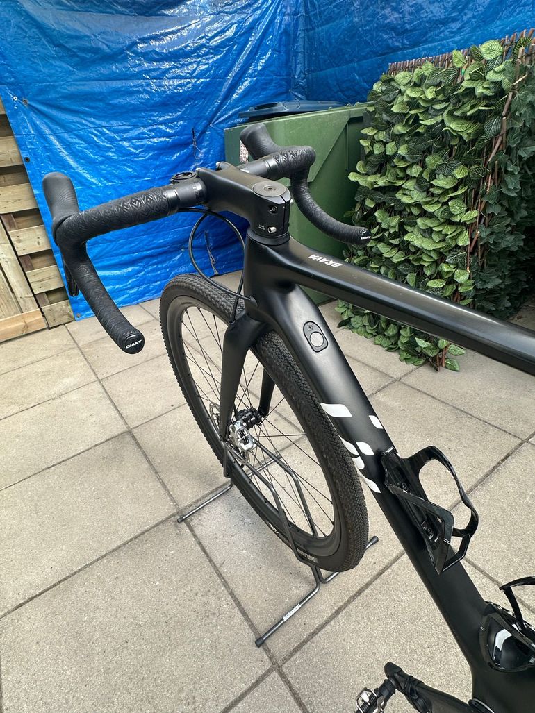Used Liv Liv Brava Advanced Pro Carbon Cyclocross (S) Sram Red Axs 2025 Road & Gravel, Black — image 6 of 14