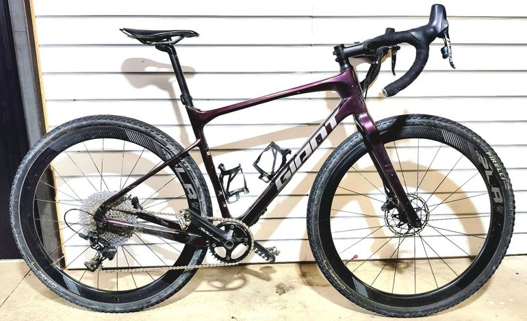 Used Giant Revolt, Advanced Pro 1 2022 2022 Road & Gravel, Purple — image 1 of 6