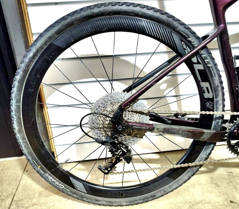Used Giant Revolt, Advanced Pro 1 2022 2022 Road & Gravel, Purple — image 6 of 6