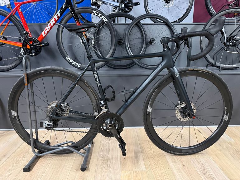 Used Lightweight Urgestalt SRAM Red eTap 2018 Road & Gravel, Black — image 1 of 17