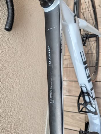 Used CUBE ATTAIN GTC RACE 2022 2022 Road & Gravel, White — image 4 of 14