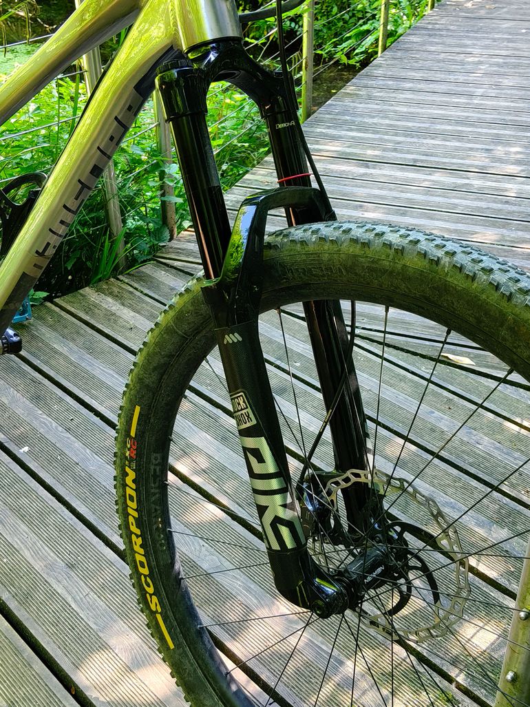 Used Banshee PARADOX V3 Frame 2024 2024 Mountainbike, Light Gray, 29 — image 2 of 7