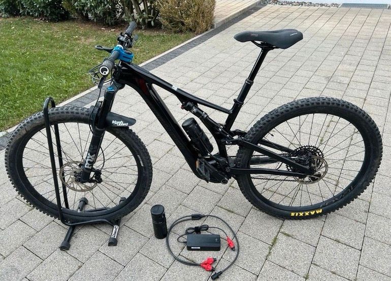 Used Specialized Specialized Custom SRAM NX 2022 Mountainbike, Black — image 1 of 11