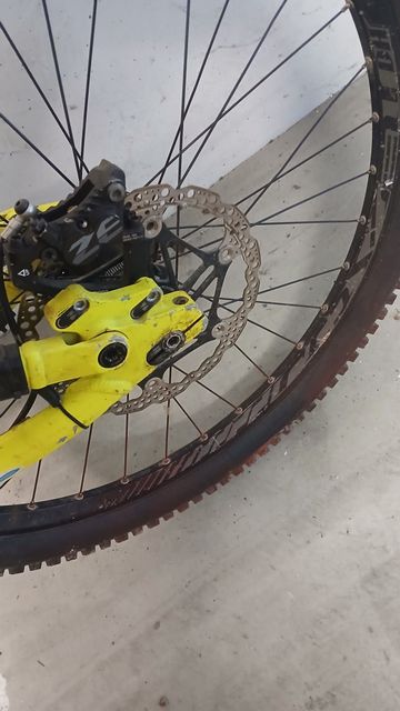 Brugt Commencal Supreme DH V3 2018 Mountainbike — billede 4 af 9