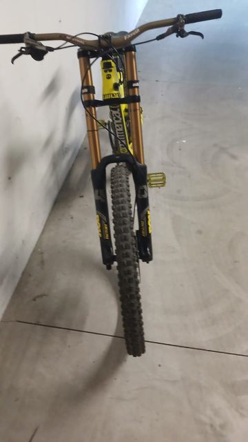 Brugt Commencal Supreme DH V3 2018 Mountainbike — billede 2 af 9