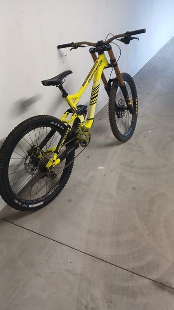 Used Commencal Supreme DH V3 2018 Mountainbike, Orange — image 9 of 9