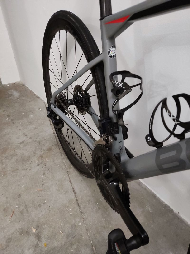 Used BMC Roadmachine 01 ONE 2018 2018 Road & Gravel, Light Gray — image 9 of 10