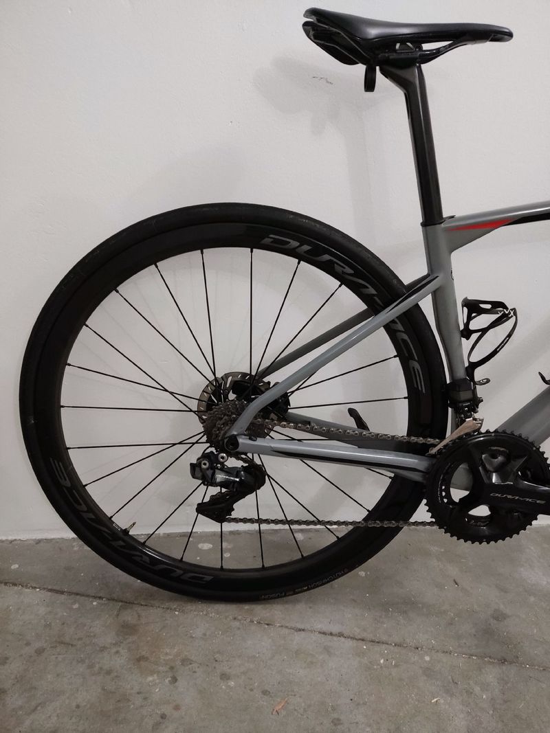 Used BMC Roadmachine 01 ONE 2018 2018 Road & Gravel, Light Gray — image 2 of 10