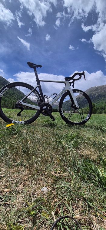Used Factor Ostro Shimano Ultegra Di2 2024 Road & Gravel