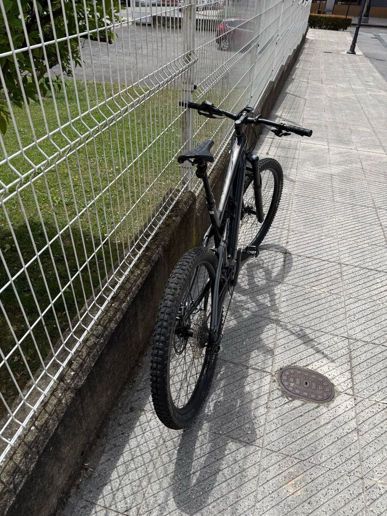 Used Trek Rail 7 Gen 3 2024 2024 Mountainbike, Black, 29 — image 6 of 12