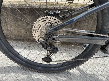Used Trek Rail 7 Gen 3 2024 2024 Mountainbike, Black, 29 — image 3 of 12
