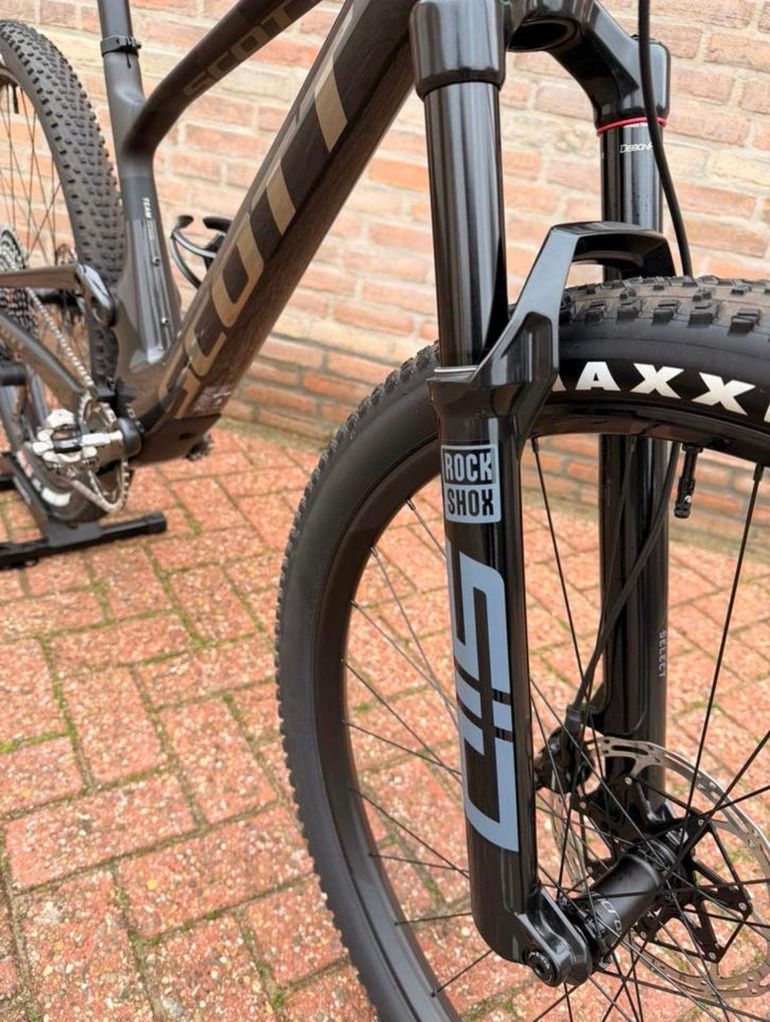 Used Scott Spark RC SL 2025 2025 Mountainbike, Black, 29 — image 11 of 16