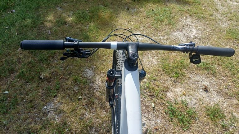 Used Specialized Epic 8 Taille M 2024 Mountainbike, White — image 4 of 8
