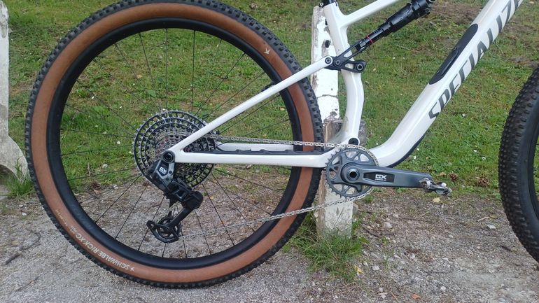 Specialized Epic 8 Taille M 2024 Mountainbike usato, Bianco — immagine 2 di 7
